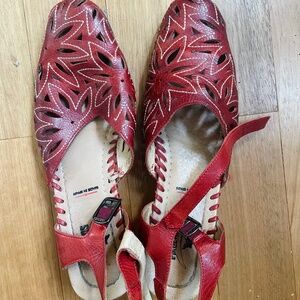 Pikolinos red leather sandles